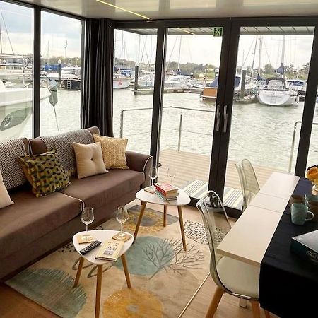 Yarmouth Waterlodge Floating Apartments 2 Zewnętrze zdjęcie