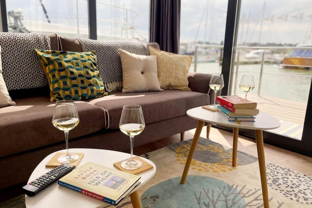 Yarmouth Waterlodge Floating Apartments 2 Zewnętrze zdjęcie