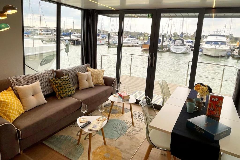 Yarmouth Waterlodge Floating Apartments 2 Zewnętrze zdjęcie
